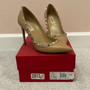 Beige Valentino Rockstud pumps- Gently used condition size 7